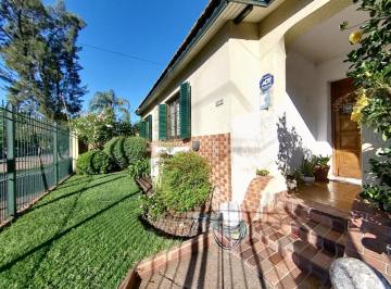 Casa · 203m² · 5 Dormitorios · 2 Cocheras · Casa - Temperley Este