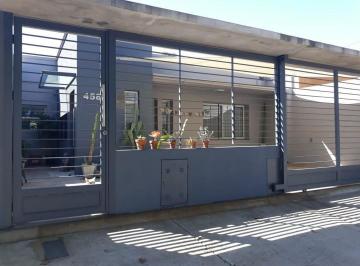 Casa · 76m² · 3 Ambientes · 1 Cochera · Venta Casa 3 Ambientes, Temperley.
