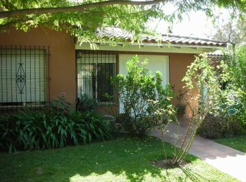Casa · 180m² · 4 Ambientes · 3 Cocheras · Chalet de 4 Ambientes Doble Lote