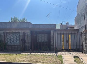 Casa · 80m² · 3 Ambientes · 2 Cocheras · Americana en Venta Castelar Norte Excelente Ubicacion