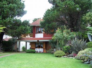Casa · 138m² · 5 Ambientes · 1 Cochera · Chalet en Venta en Costa del Este