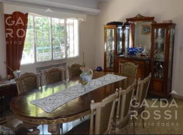 Casa · 342m² · 5 Ambientes · Casa - Adrogue