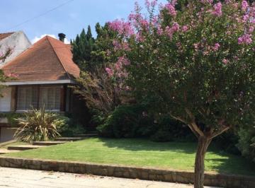 Casa · 348m² · 8 Ambientes · 2 Cocheras · Importante Chalet Barrio Ingles - Temperley Oeste