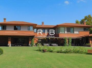 Casa · 730m² · 6 Ambientes · 3 Cocheras · Importante Propiedad Sobre 6400 m²