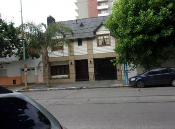 Casa de 4 ambientes, Quilmes · Chalet en Dos Plantas en Quilmes Centro. Impecable Estado. Acepta Propiedad Como Parte de Pago.
