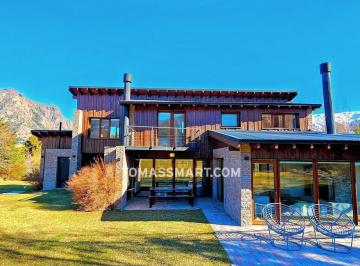 Casa · 250m² · 5 Ambientes · Casa - Golf