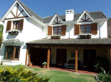 Casa · 350m² · 5 Ambientes · 2 Cocheras · Casa Tres Cerritos