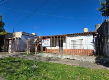 Casa · 90m² · 3 Ambientes · 2 Cocheras · Chalet 3 Ambientes Ituzaingó Norte Venta