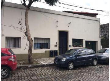 Casa · 88m² · 4 Ambientes · Casa Retasada