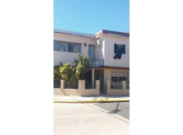 Casa · 210m² · 3 Ambientes · 3 PH en Block