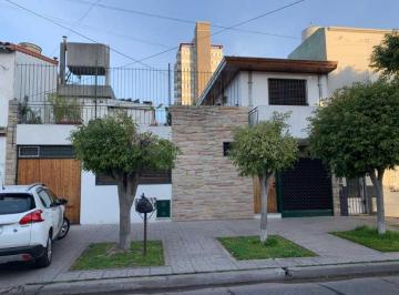 Casa · 153m² · 4 Ambientes · 1 Cochera · Casa en Venta en Wilde Centro