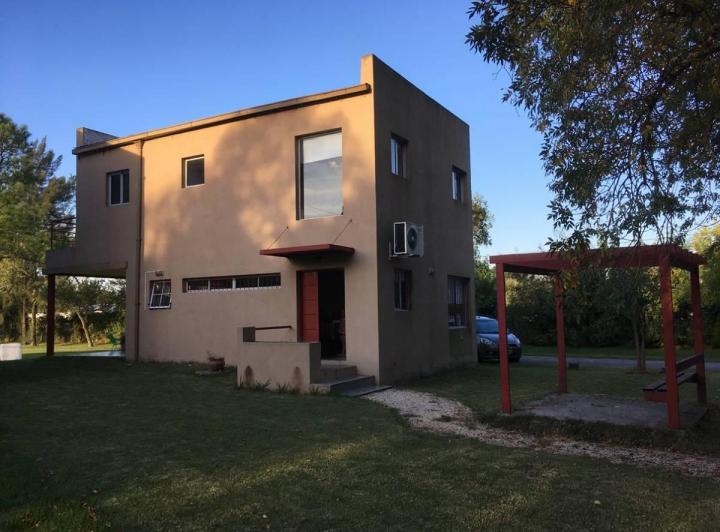 Casa · 190m² · 4 Ambientes · 2 Cocheras