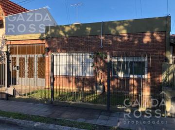 Casa · 264m² · 4 Ambientes · 1 Cochera · Casa - Adrogue