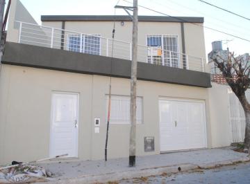 Casa · 130m² · 4 Ambientes · 1 Cochera · Casa en Venta Barrio Sarmiento