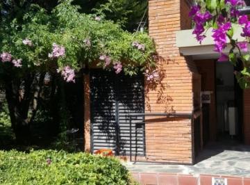 Casa de 4 ambientes, Presidente Perón · Casa de 4 Ambientes con Pileta en Barrio Cerrado