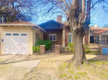 Casa de 5 ambientes, Morón · Chalet en Venta en Castelar Norte