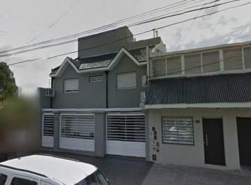 Casa · 303m² · 5 Ambientes · 1 Cochera · Casa - Avellaneda