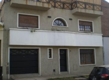 Casa · 110m² · 5 Ambientes · 1 Cochera · Casa - Avellaneda