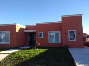 Casa de 5 ambientes, Pilar · Completísima!