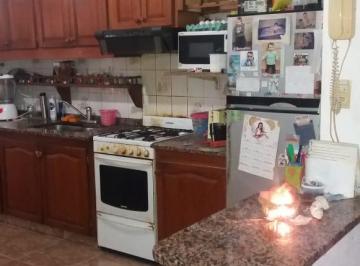 Casa de 3 ambientes, Liniers · Casa de 3 Amb. con Patio y Terraza Apto Crédito