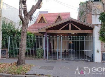 Casa · 95m² · 4 Ambientes · 1 Cochera · Chalet 4 Ambientes - Oportunidad Toma Propiedad en Forma de Pago