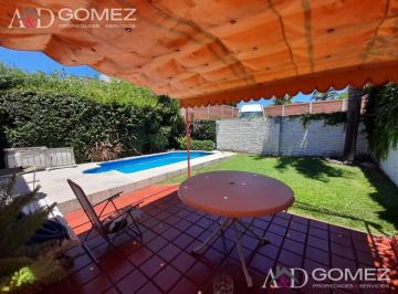 Casa · 95m² · 4 Ambientes · 1 Cochera · Chalet 4 Ambientes - Oportunidad Toma Propiedad en Forma de Pago