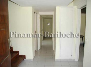 Casa Venta de 7 ambientes · 1037 - Casa en Venta Zona Centro con 5 Dorm. y Dependencia