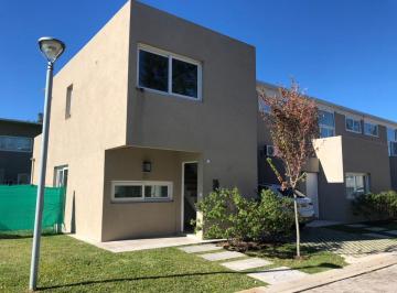 Casa · 120m² · 4 Ambientes · 2 Cocheras · Casa - Peruzzotti