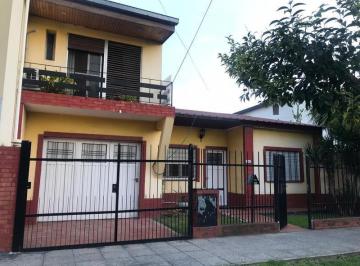 Casa · 100m² · 4 Ambientes · 1 Cochera · Casa - Lomas de Zamora Oeste