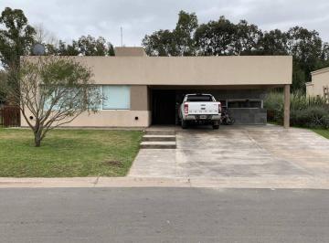 Casa de 4 ambientes, Esteban Echeverría · Hermosa Casa en Santa Juana de Canning! con Piscina de Lujo!