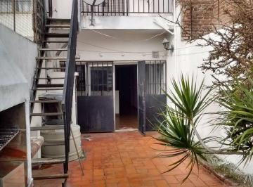 Casa de 4 ambientes, La Matanza · Triplex de 4 Ambientes con Cochera, Fondo y Terraza. Acepta Permuta