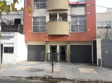 Departamento de 2 ambientes, Lanús · Departamento de 2 Ambientes con Dos Patios en Pb. Bajas Expensas