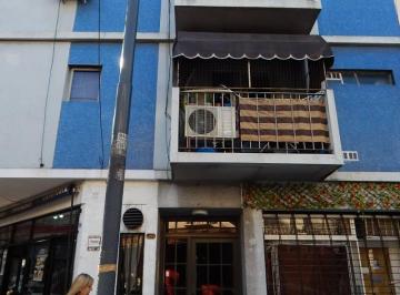 Departamento de 2 ambientes, Flores · Artigas y Bacacay: Depto 2 Amb 3º por Escalera. Oportunidad!