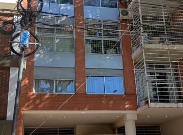 Departamento · 85m² · 4 Ambientes · 1 Cochera · Semipiso Al Frente, Muy Luminoso, Excelente Ubicación.