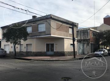 Casa · 330m² · 6 Dormitorios · 2 Cocheras · Casa - Alberdi