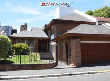 Casa · 430m² · 5 Ambientes · 4 Cocheras · Casa en Venta en Ramos Mejia