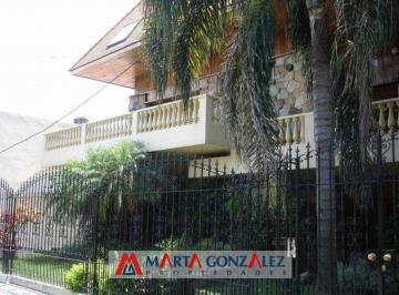 Casa · 900m² · 6 Ambientes · 3 Cocheras · Chalet en Venta en Villa Sarmiento