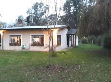 Quinta vacacional · 190m² · 5 Ambientes · Quinta de 200 m² Cub. y 1600 m² de Tierra