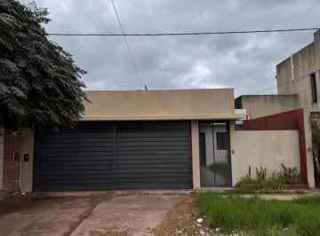Casa · 80m² · 4 Ambientes · 2 Cocheras · Casas - Casa - Macrocentro, Resistencia