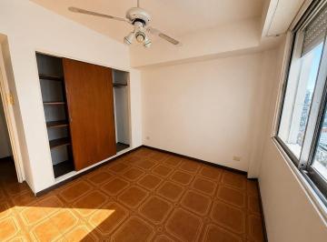 Departamento · 43m² · 2 Ambientes · 1 Cochera · 2 Amb Luminoso con Lavadero, Aire y Cochera!