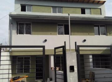Casa de 4 ambientes, Quilmes · Triplex en Venta en Ezpeleta Este
