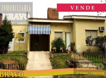 Casa · 146m² · 6 Ambientes · 1 Cochera · Casa - Colon