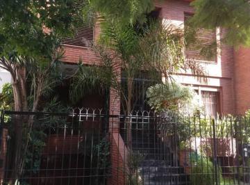 Casa de 5 ambientes, Quilmes · Excelente Chalet de Categoría en Bernal, Acepta Permuta o Financiación