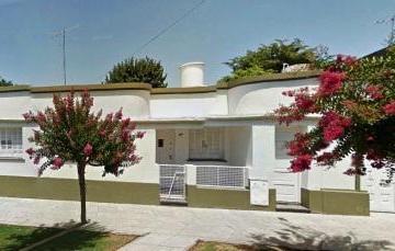 Casa · 110m² · 3 Ambientes · ¡Retasada! Casa Céntrica en Hipolito Irigoyen Casi 25 de Mayo.