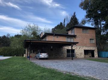 Quinta vacacional · 430m² · 6 Ambientes · 1 Cochera · Quinta - Loma Verde