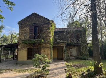 Quinta vacacional · 190m² · 4 Ambientes · 2 Cocheras · Hermosa y Acogedora Casa Sobre Kennedy