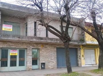 Casa · 176m² · 4 Ambientes · 1 Cochera · Casa - Esc. - Centro