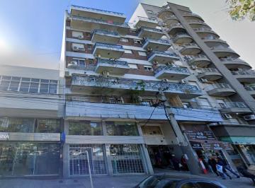 Departamento · 38m² · 2 Ambientes · Caseros: Departamento de 2 Ambientes, Piso 7 Mo, Al Frente Edificio con Ascensor. Muy Bueno!