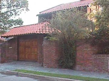 Casa de 6 ambientes, Tres de Febrero · En Ciudad Jardin a m de La Estacion Chalet 4 Ambientes Tres Baños Amplio Lote a m de La P