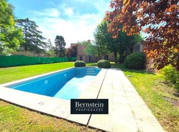 Casa · 230m² · 4 Ambientes · 5 Cocheras · Casa en Venta: Parque Leloir: 5 Ambientes